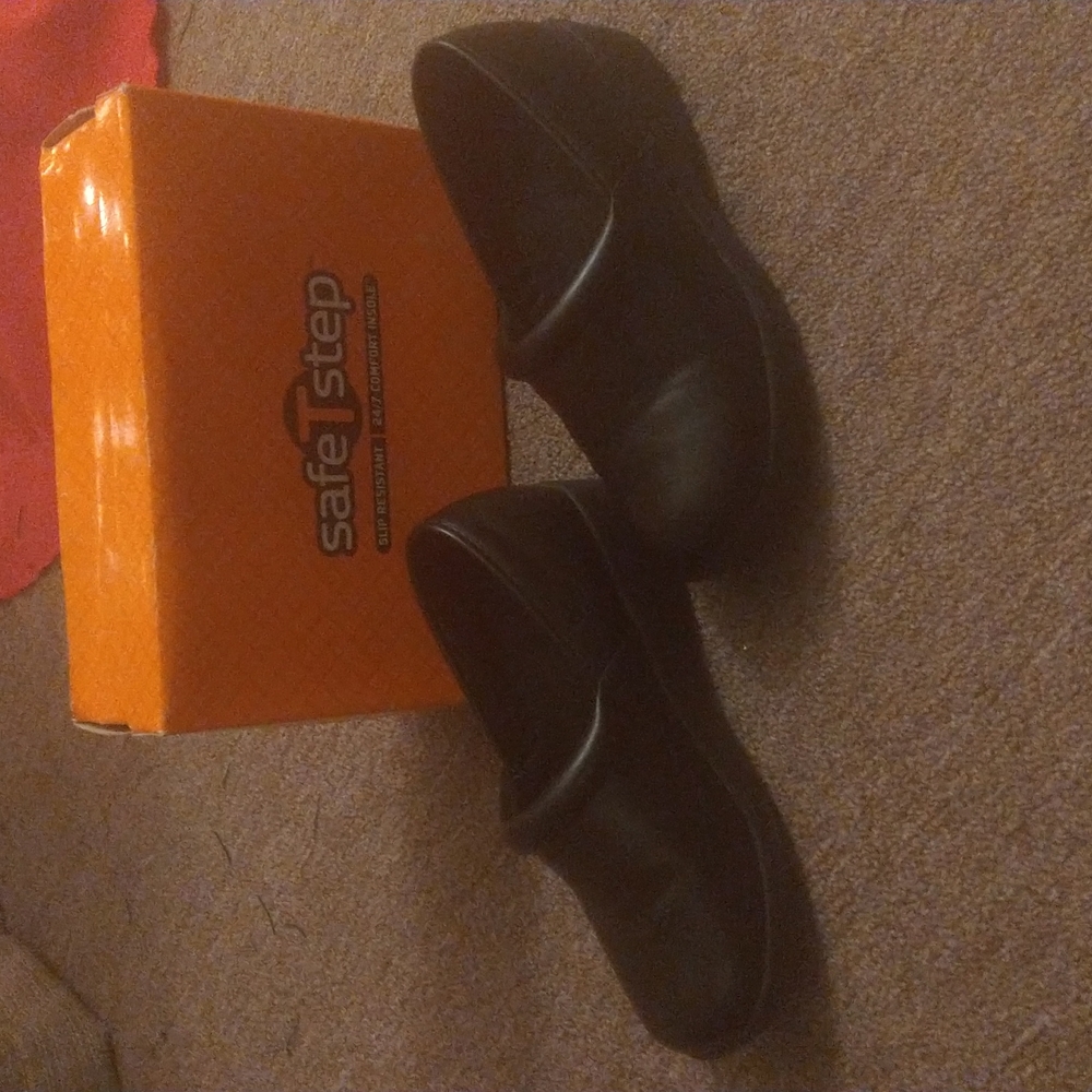 Clogs - Picture 2 of 4